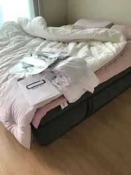 너무 편하고 좋아요 침대 높이가 좀 있어서 나무깔판 주