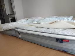 기존 침대에서 아이들을 위해 패밀리침대로 바꾸던 중 매