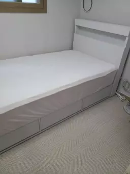 매트리스는 2주걸렷고ㅜ프레임은 3주걸렷는데.. 배송기사