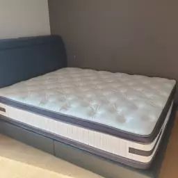 매장에서 직접 누워보고 고를수있어서 좋네요.

상담해주