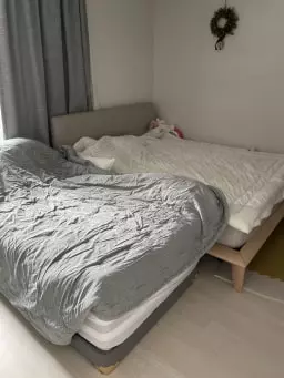 아기가 태어나고 나서 셋이 자기에 너무 좁아 싱글사이즈
