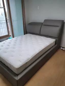이번에 이사하면서 직접쇼룸가서 고른매트리스입니다.
프레