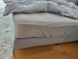 생각보다 높긴하지만 침대 편하고 만족합니다 토퍼까지 있