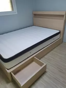 배송이 3주 정도 걸렸습니다 쇼케이스장 가서 누워보고 