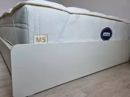 원래 쓰던 매트리스를 버리고 M5를 올려뒀어요 
매트리