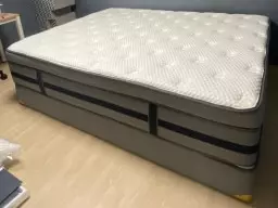 신혼 침대를 알아보던중

인천 쇼룸에서 직접 비교 체험