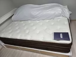 이번에 집 이사하면서 새침대를 알아보던 중 지인추천으로