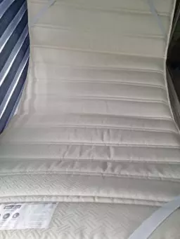 두툼해요. 배송은 매우매우매우매우매우정말 느립니다...