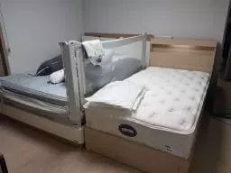 결혼할때 구입해서 사용하고있던 침대에서는 와이프와 아이