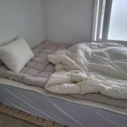 쇼룸에 직접 방문해서 한참 여러가지 매트리스 일어낫다 