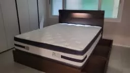 목동 쇼룸에서 여러 가지 브랜드의 매트리스를 체험해본 