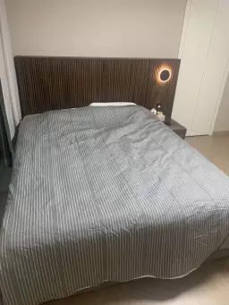 침대와 프레임 구매하면서 같이 구매하게 되었습니다 
따