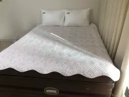 바닥에서 토퍼만 깔고 생활한지 오래 되었어요. 나름 유