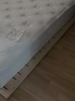 쇼룸에 직접 방문해서 많은 매트리스 중에 체험을 하다가