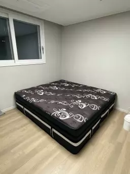 이번에 여러 침대회사 제품을 구경하러갔었는데요.
고가의