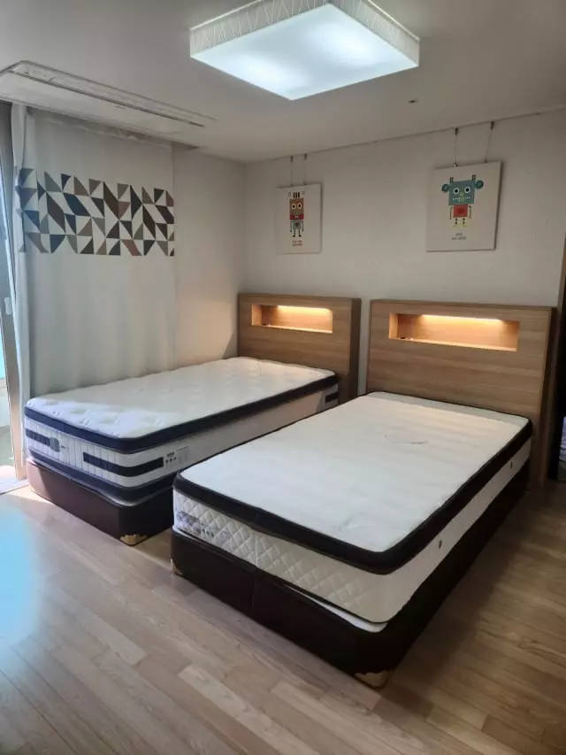 안방 부부침대 구매하며 각각 매트리스 골랐어요
허리디스
