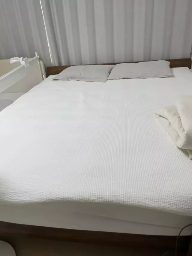 라텍스 매트리스를 쓰다가 바꾸려던 참에 침대 프레임이 