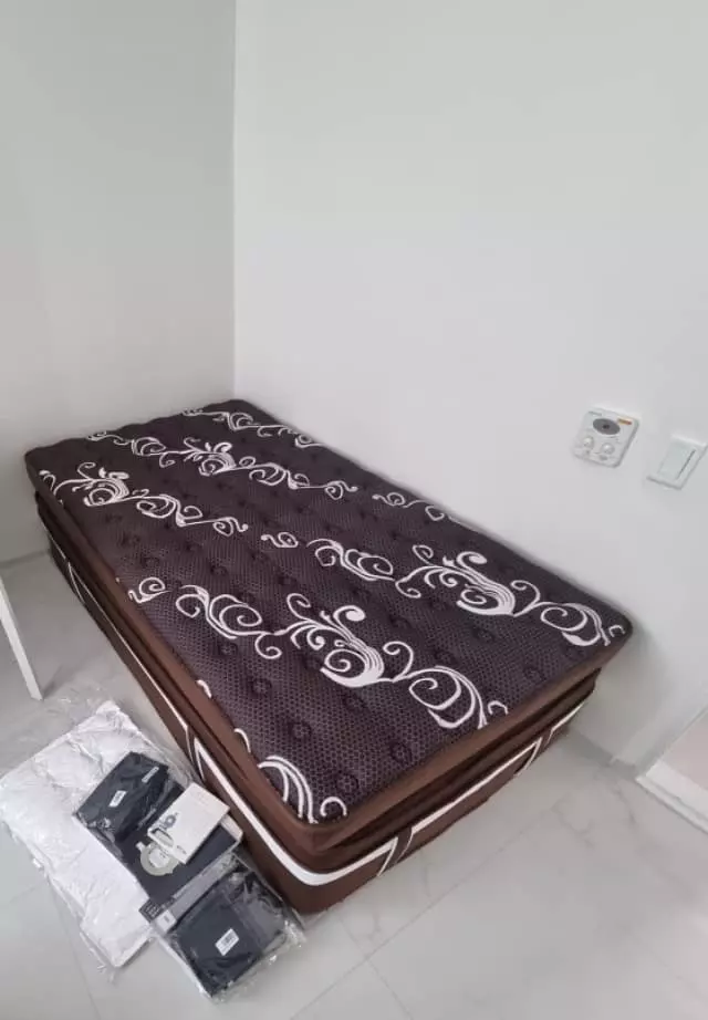 푹신한 매트리스는 허리가 아파서 몸을 잘 받쳐주는 매트
