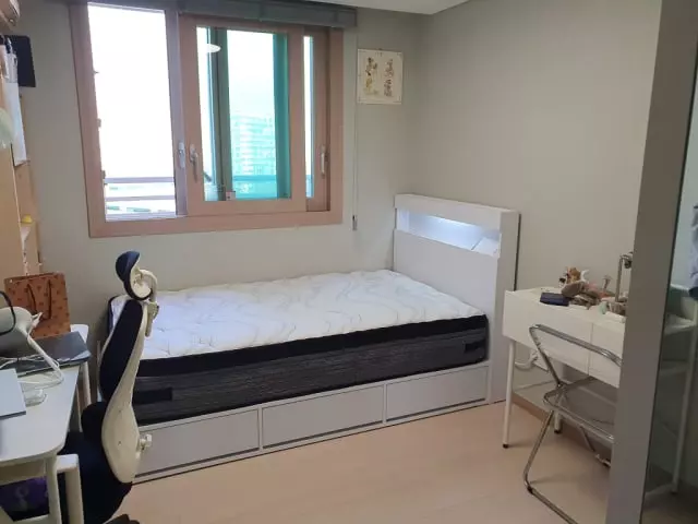 퀵슬립q7 파커스노우화이트 프레임
고3 졸업을 앞두고 