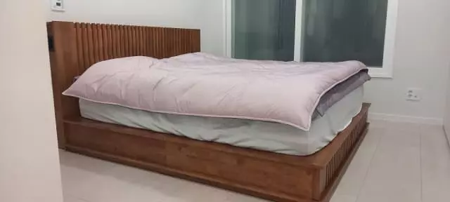 결혼하고 세번째 침대 구입이다. 신혼때는 예쁘고 저렴한