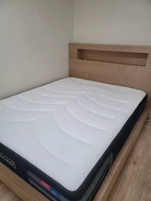 원룸에서 거주하다가 쓰리룸으로 이사하게 되어 침대 구매