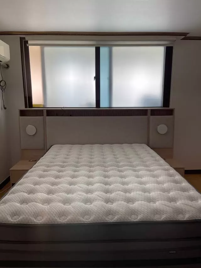 이번에 큰맘먹구 침대하나 질렀습니다

처음에는 녹턴 모