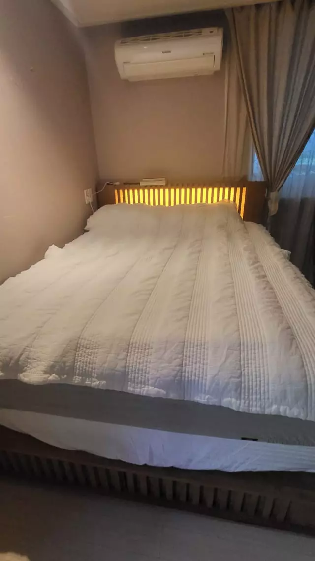 신랑이 4년전부터 얘기하던  침대를 이번에 구입했습니다