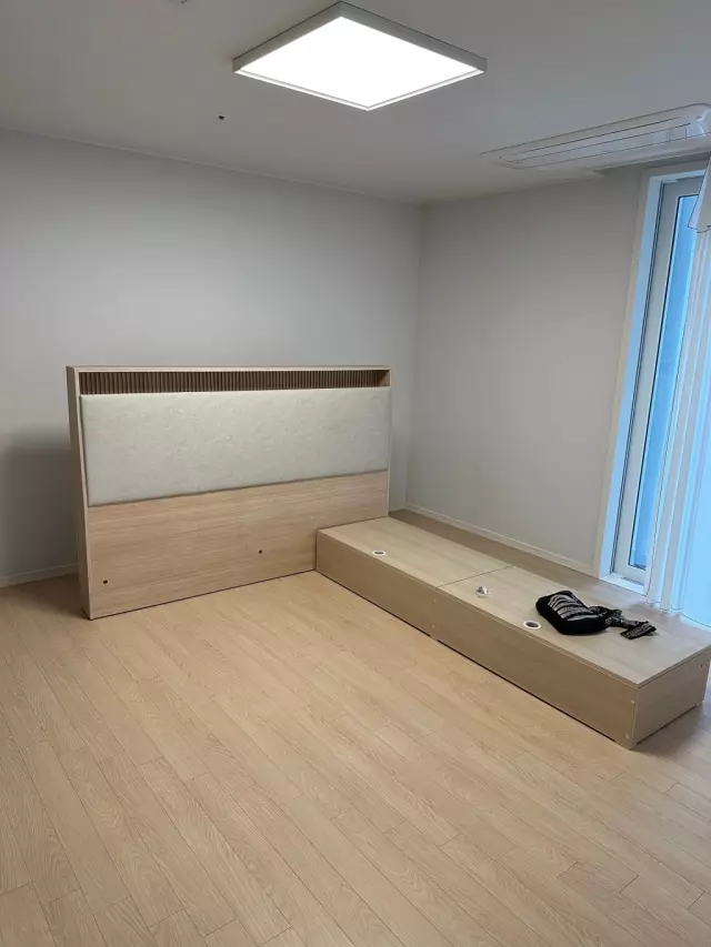 두분이서 아주 조심조심 꼼꼼하게 설치해주시고

다친부분