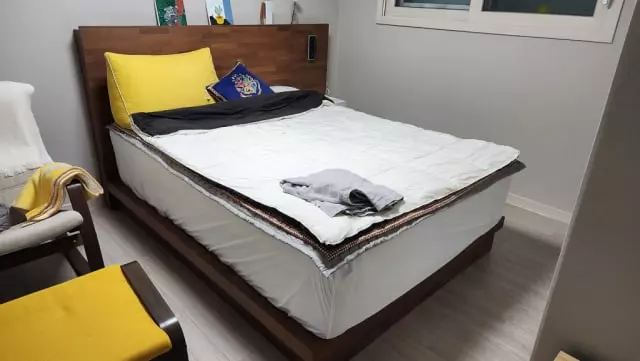 결혼을 앞두고 침대를 어디서 살까 고민하다,

같은 아