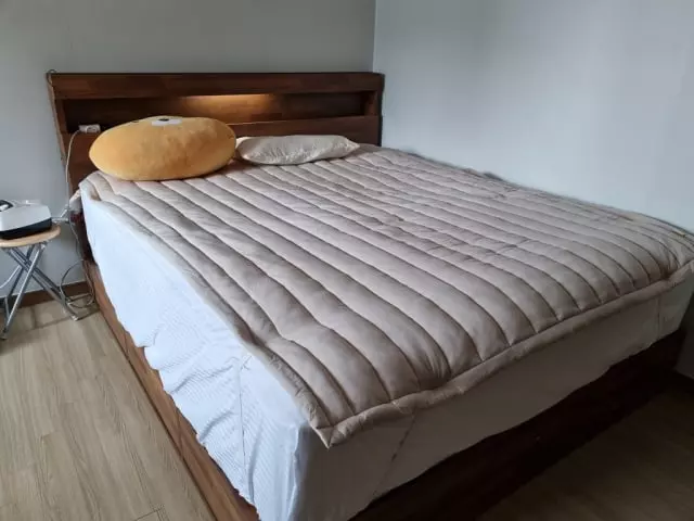 신혼집에 사용할 침대를 계속적으로 찾아보았습니다. 일반