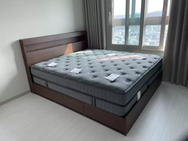 신혼 침대를 알아보던 중 침대는 거거익선이라고 해서 큰