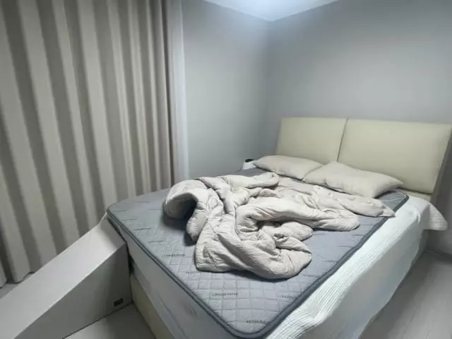기존에 사용하던 퀵슬립 침대는 꽤 소프트한 편이였는데 