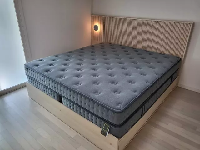 크 프레임이랑 침대같이 구매했어요 저상형으로 라지킹 사