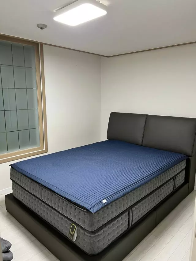 수유 쇼룸에 예약하고 찾아가서, 많은 매트리스와 프레임