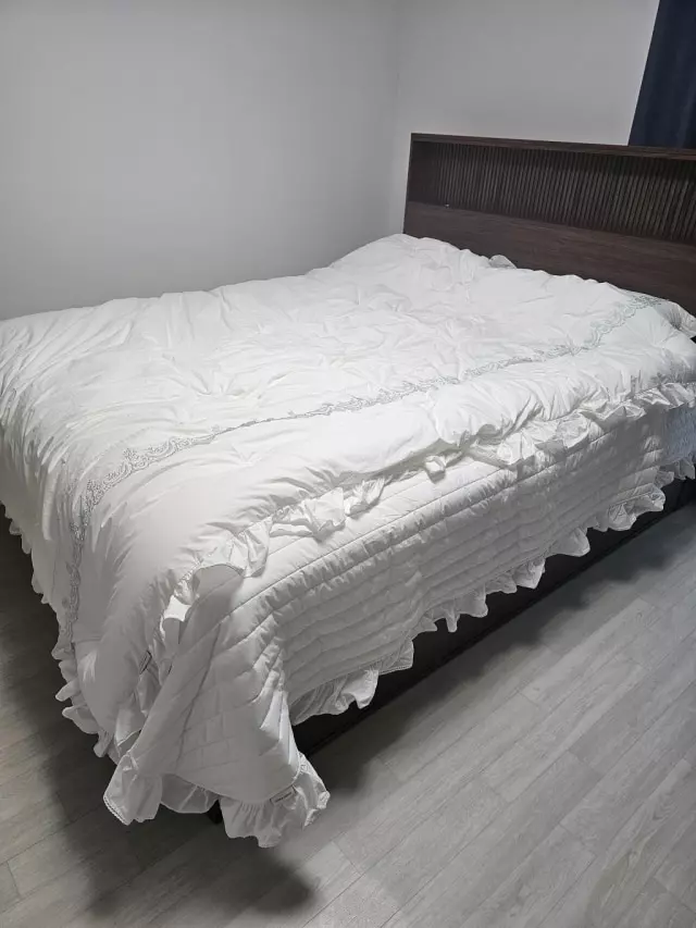 혼수 가구로 침대를 알아보려 다녔는데

와이프 지인의 
