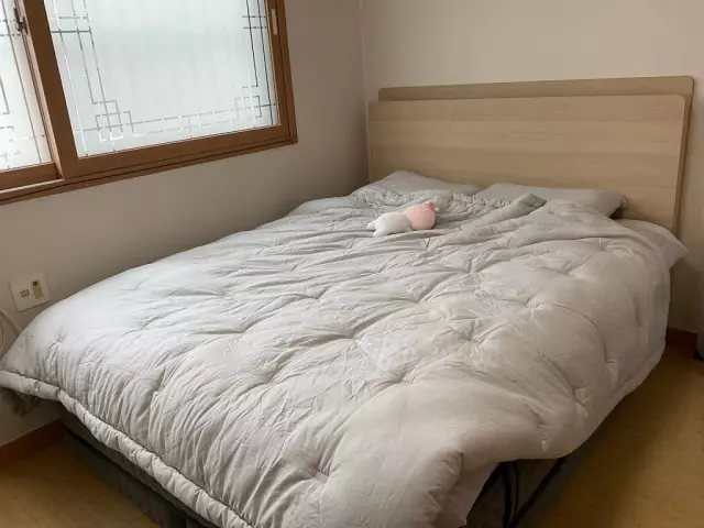 안녕하세요? 결혼 준비중인 예비 신부입니다.

침대를 