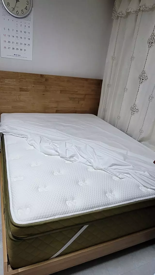 이전에 매장가서 브론즈 퀸사이즈 구매하고 좋아서 집수리