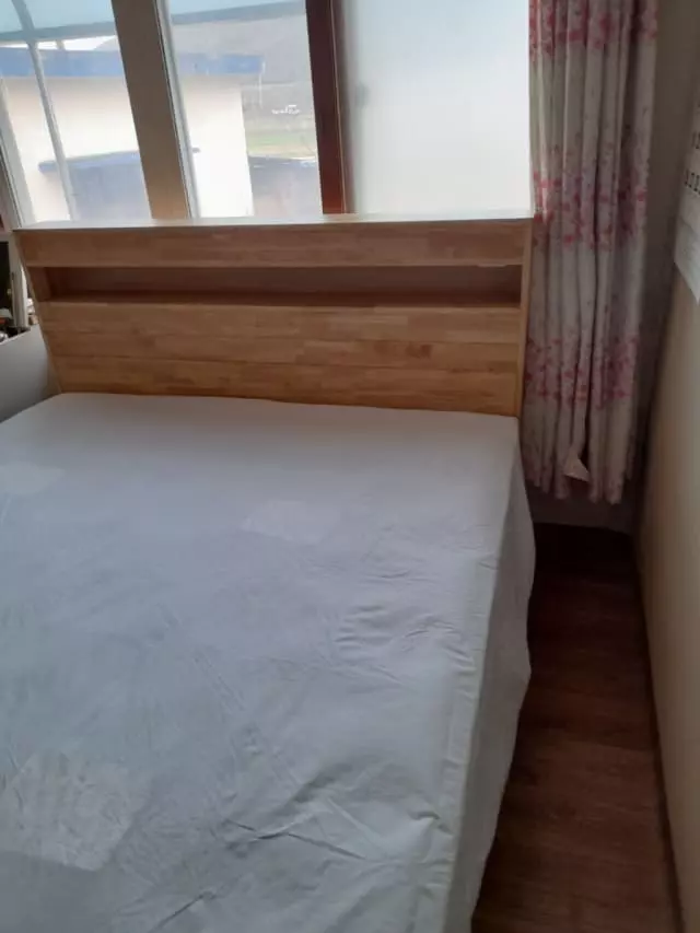 먼저 테리프레임은 원목이여서 아주 맘에 듭니다

침대 