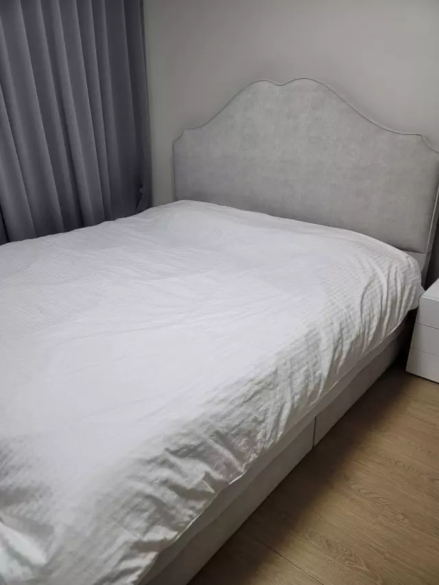 이사하면서 침대를 큰 사이즈로 변경하려고 침대 구경을 