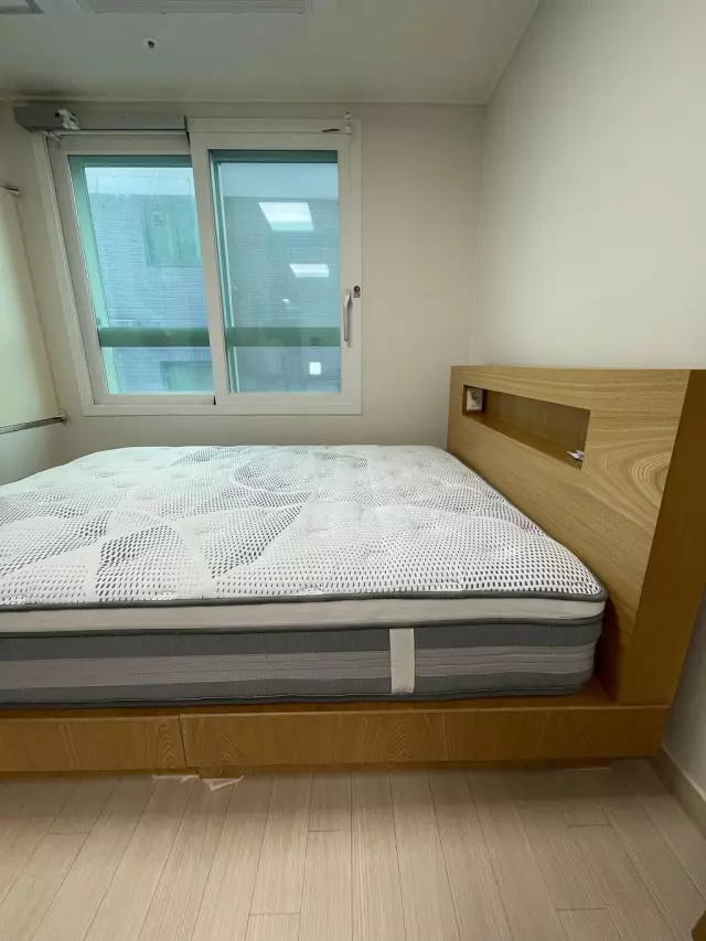 침대오자마자 뜯어서 프레임에 풀었습니다.

10분내로 