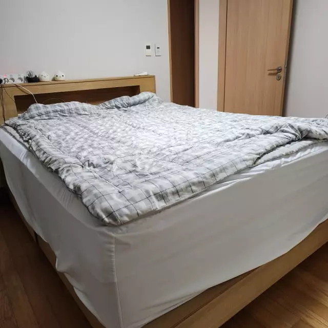 이사하면서 좋은 침대 하나 두려고 여기저기 찾아보다가 