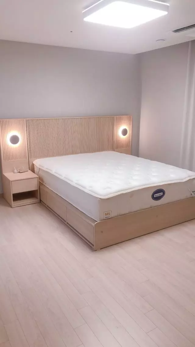 새집으로 이사가는데 침대, 프레임 정말 고민하였는데 입