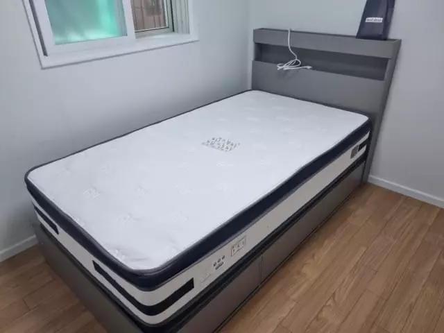 일단 프레임!! 뉴파커 그레이 SS 사이즈 너무 만족스