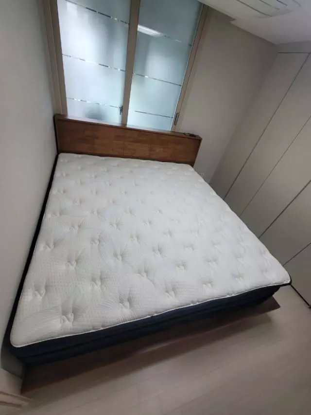어느순간 자고나도 몸이 개운치않다는 생각이들어 침대를 