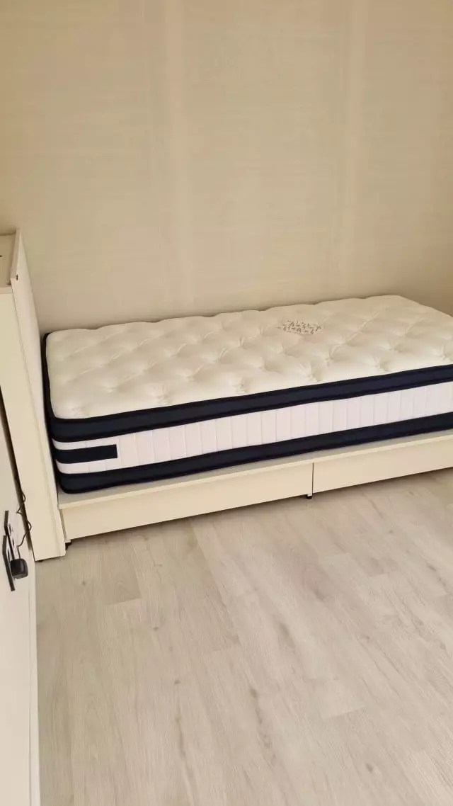 제가 단단한 침대를 좋아해서 딱이에요
너무 딱딱하지않고