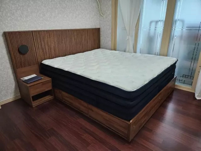 부산 해운대 쇼룸에 두번을 가보고 결정했습니다.

모피