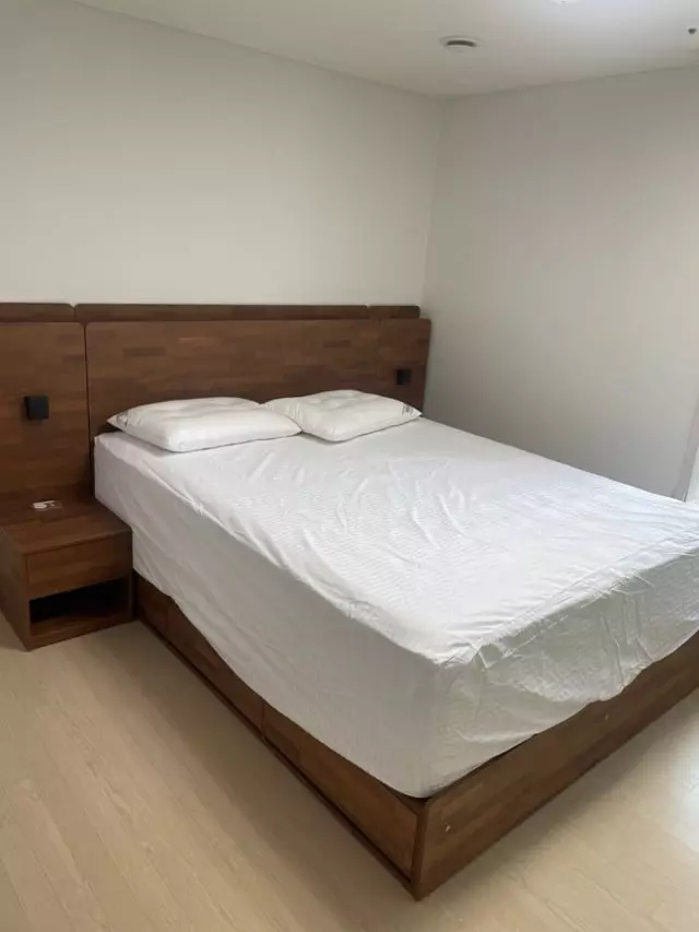 침대 프레임이랑 매트리스는 z10블랙 같이 구매했어요 
