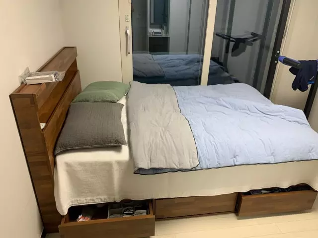 최근 이사하면서 침대를 구입할 기회가 생겨 수없이  많