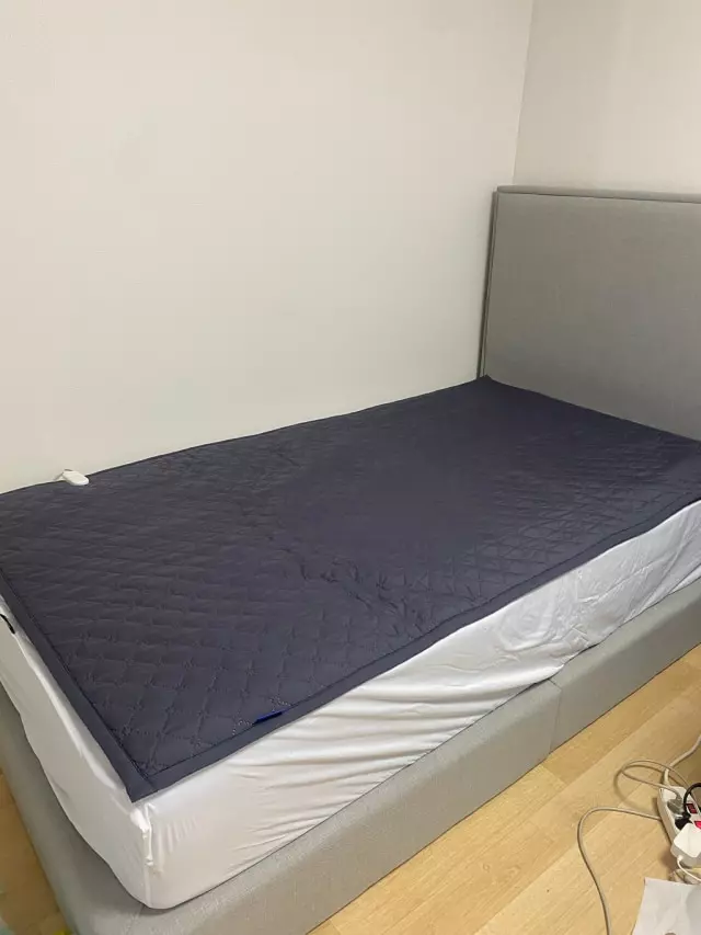 80세 넘으신 노모를 모시고 매장에 가서 구매했어요
이