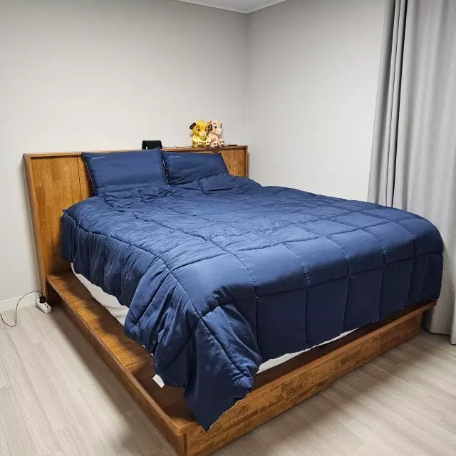 자취방 침대쓰다가 이 침대에서 자니까 몸에 결리는 것도